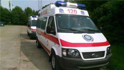 班玛县救护车护送